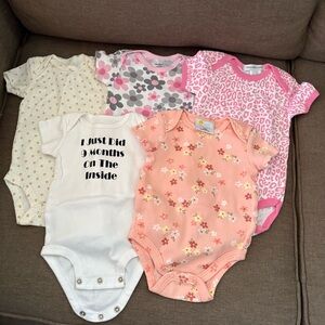 Various Floral & print baby girl sleepers sizes 3-6 mo. 5 pcs  INV25/505